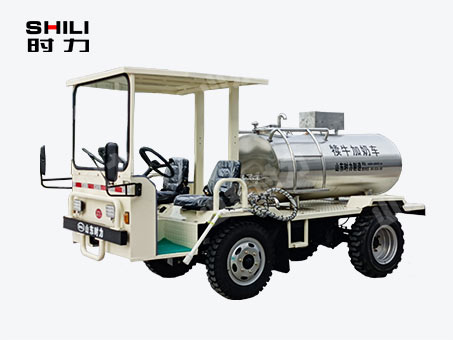 1方電動四輪犢牛喂奶車（臥式罐、帶攪拌）