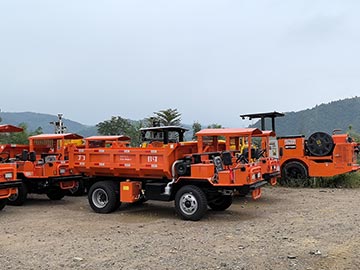 河南5噸地下自卸車使用現(xiàn)場