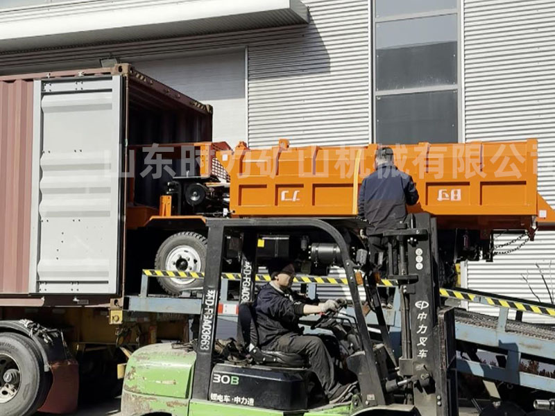 UQ-8井下礦用自卸車(chē)裝柜出口
