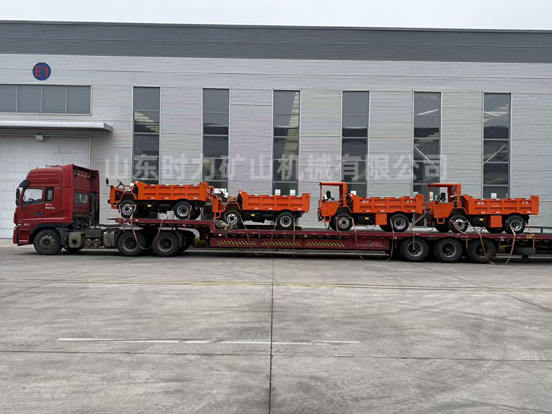 4臺5噸礦洞自卸車發(fā)往河北