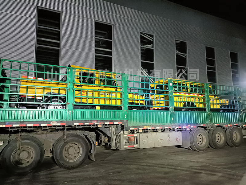 無(wú)軌人車RU-10和運(yùn)料車FL-0.5發(fā)往湖北