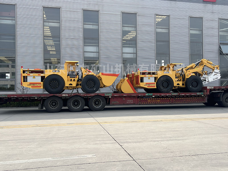 2臺電動鏟運(yùn)機(jī)、2臺破碎臺車發(fā)往湖南