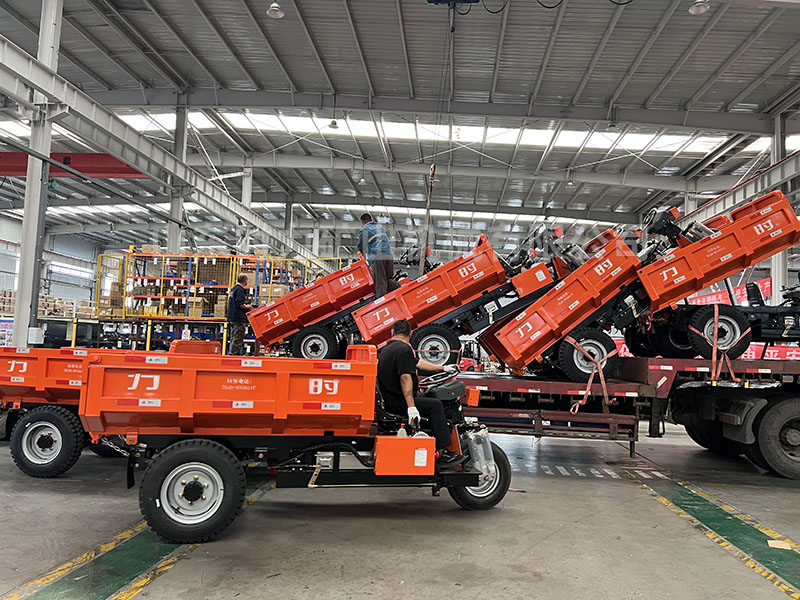 12臺(tái)電動(dòng)三輪自卸車(chē)發(fā)往山西