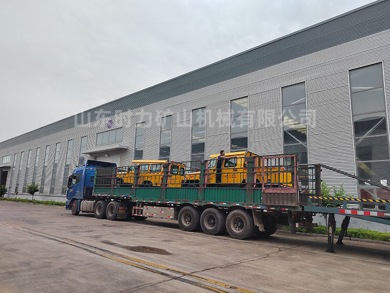 10人無軌人車RU-10、0.5方運(yùn)料車FL-0.5發(fā)往河北
